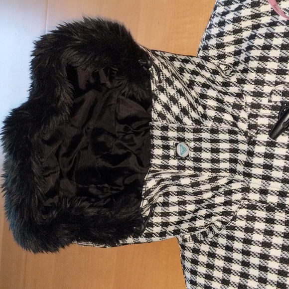 Roxy Limited Edition Jacket Size Small - Picture 13 of 14